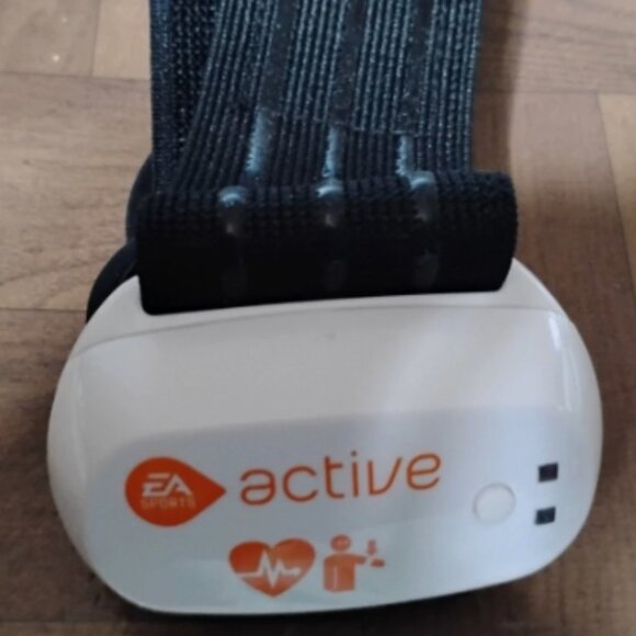 EA SPORTS Active 2 Wireless Heart Rate Monitor for Nintendo Wii - Picture 1 of 2